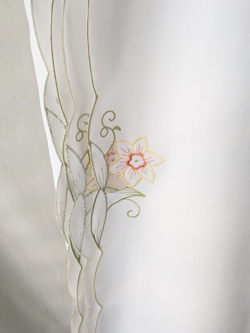 Vintage Floral Embroidered Cutwork Tablecloth 60x104 Cottagecore